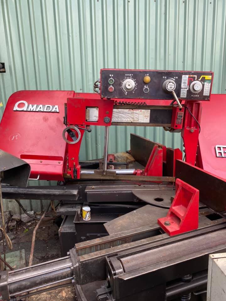 Cưa AMADA 650 bẽ đỡ thuỷ lực