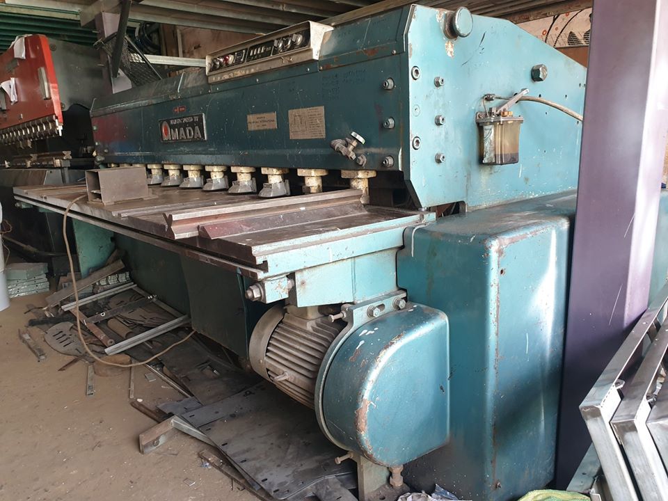 Cần bán máy cắt amada
