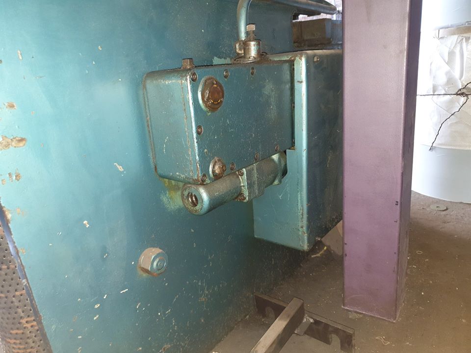 Máy cắt amada cũ
