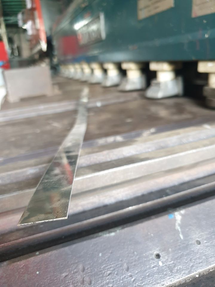 Máy cắt amada cũ