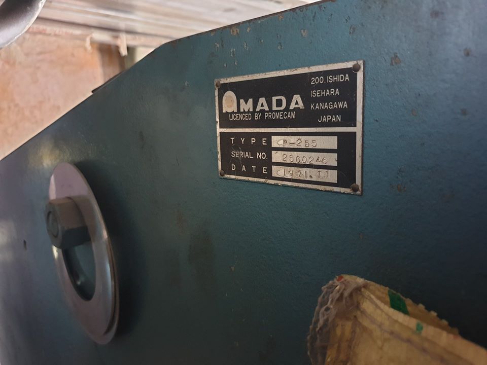 Máy cắt amada cũ
