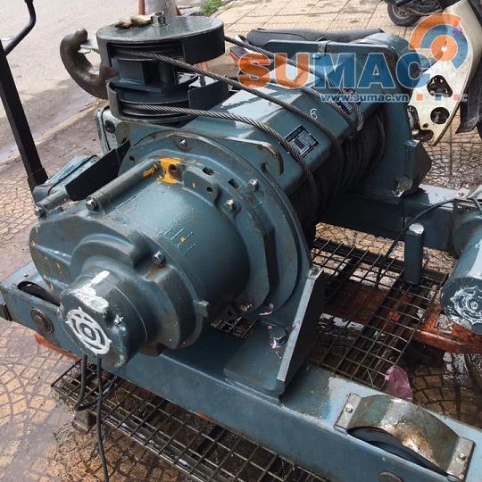 Cẩu Hitachi 5 tấn chân bập bênh