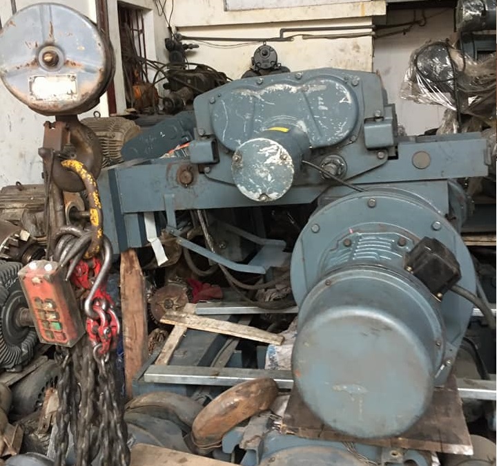 cẩu treo 5 tấn Hitachi