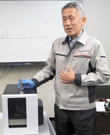 Nhà khoa học đoạt Nobel chế tạo khối phổ kế nhỏ nhất thế giới