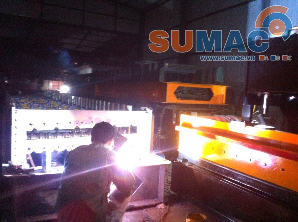 Xưởng sản xuất máy cán tôn