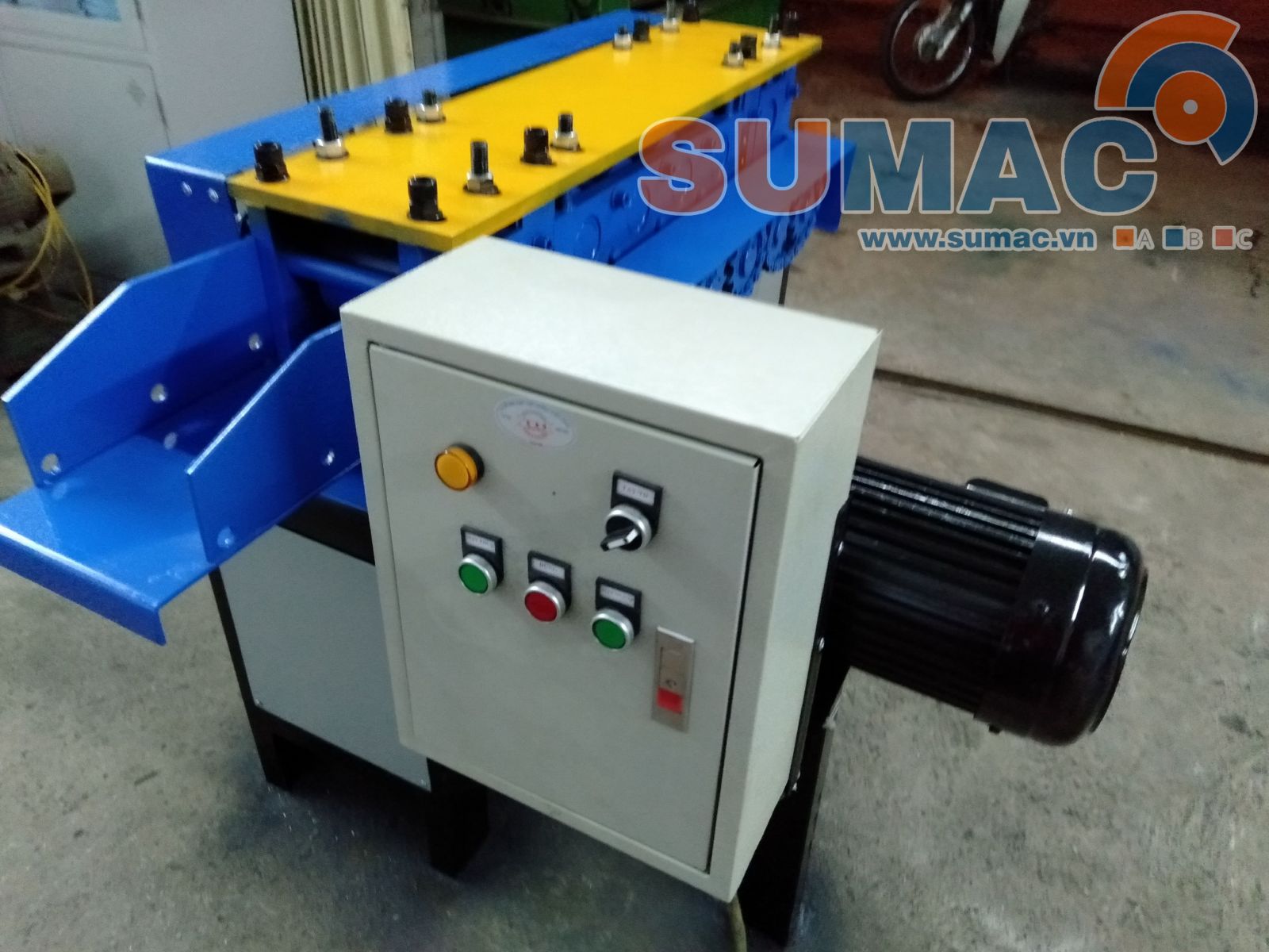 Máy nắn thẳng tôn