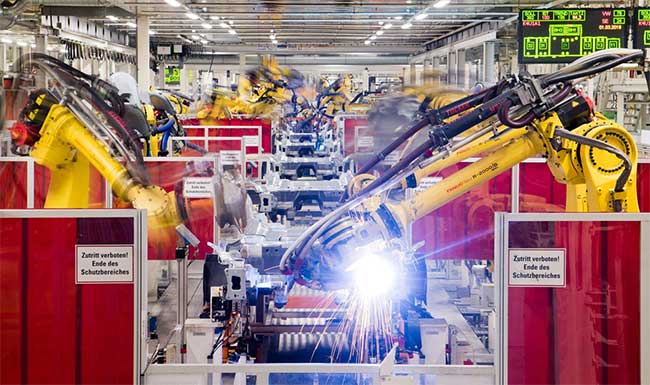 Robot thường thấy trong các nhà máy