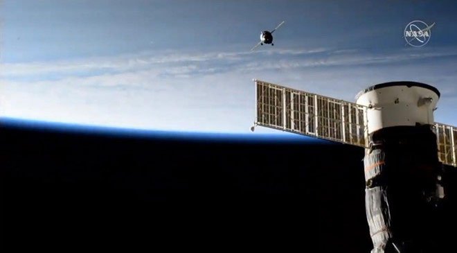 Phi hành gia robot đầu tiên vừa lái tàu không gian đến trạm ISS