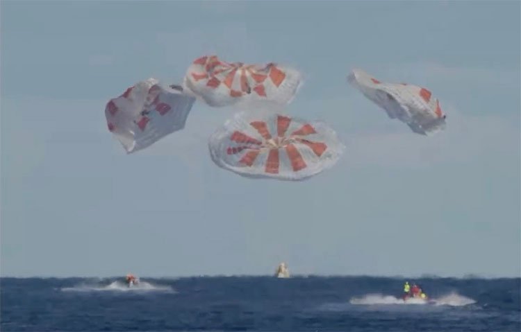 Tàu vũ trụ Crew Dragon trở về Trái đất an toàn