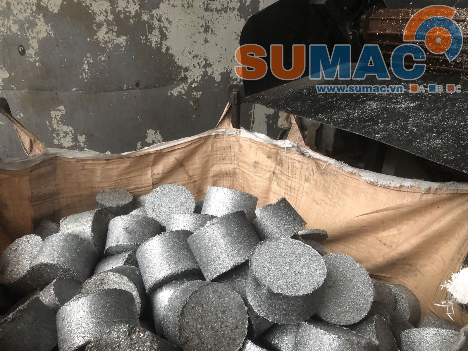 Phoi cục sau khi ép từ phoi vụn