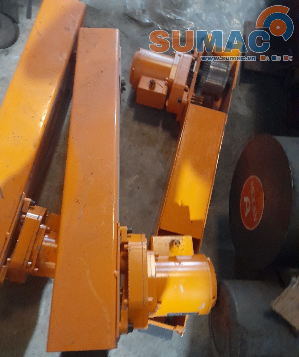 chân chạy cẩu trục 1 tấn