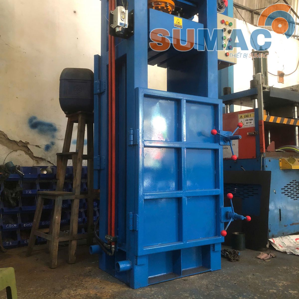 may-ep-giay-lon-bia-chai-nhua-rac-sinh-hoat-thanh-kien