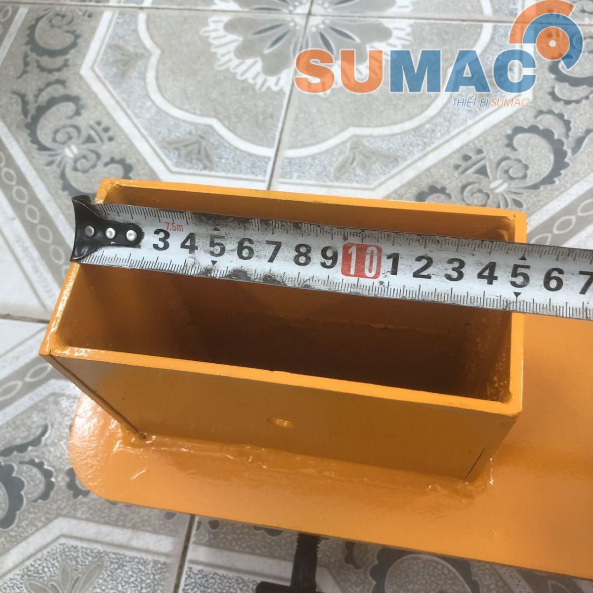 lỗ móc càng xe nâng 