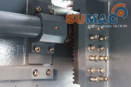 Cơ cấu cân bằng của máy chấn tôn thủy lực