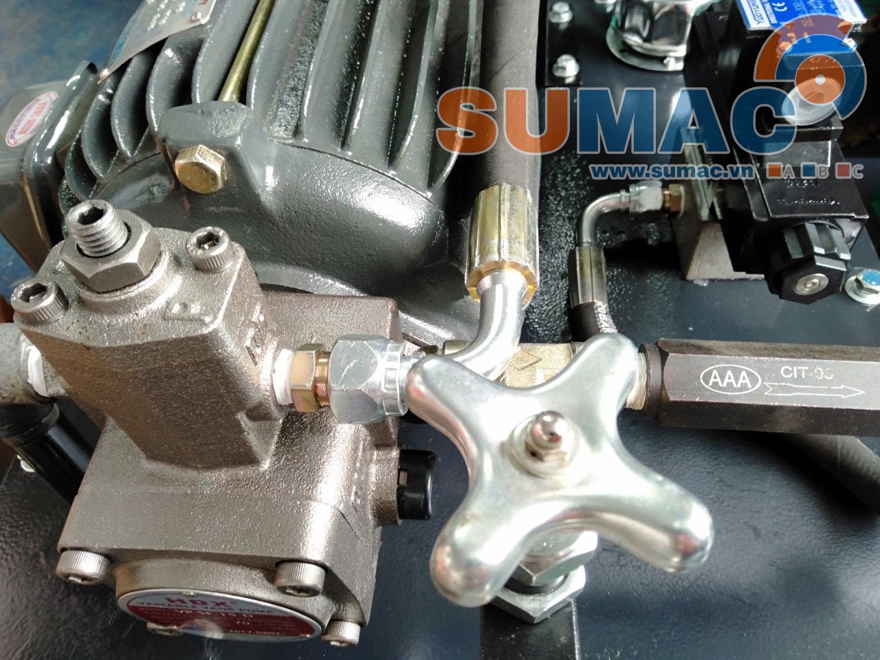 Động cơ thủy lực cốt âm