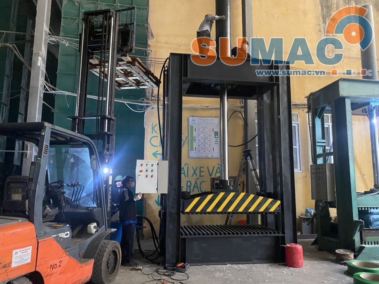 Máy ép kiện hàng thủy lực