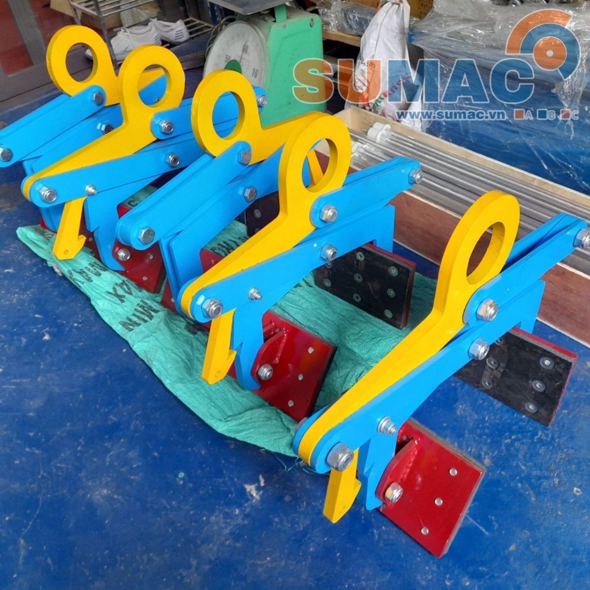 GIÁ BỘ KẸP CẨU ĐÁ