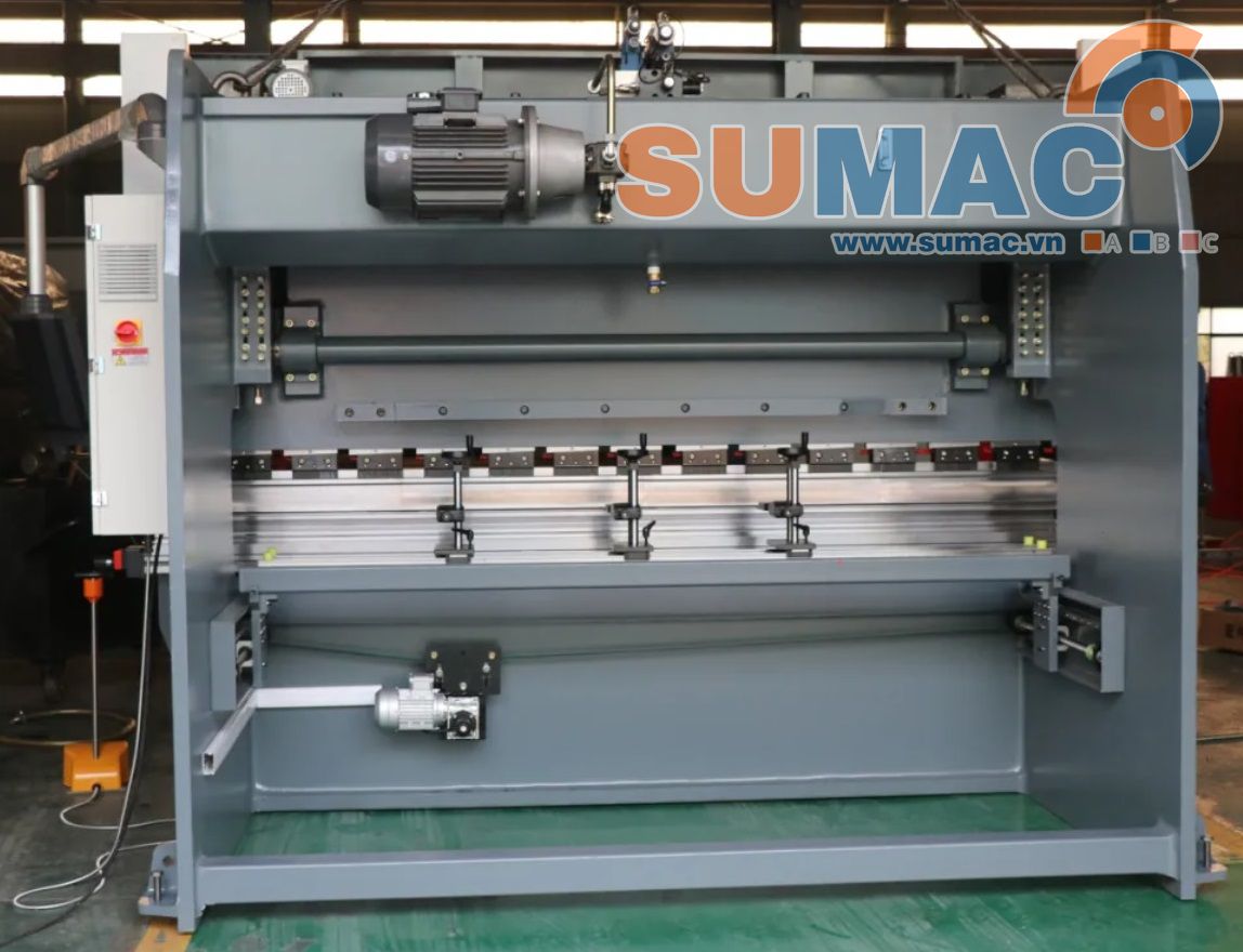 Máy chấn tôn thủy lực 60 tấn NC 2.5m