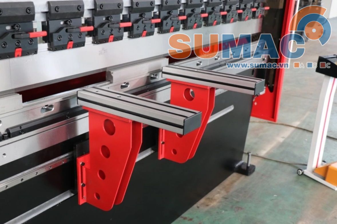 Bàn đỡ trước máy chấn tôn thủy lực