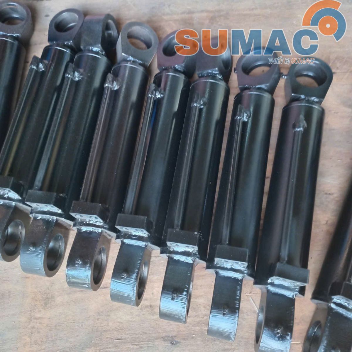 xi-lanh-thuy-luc-tron-80-hanh-trinh-240mm-luc-ep-10-tan